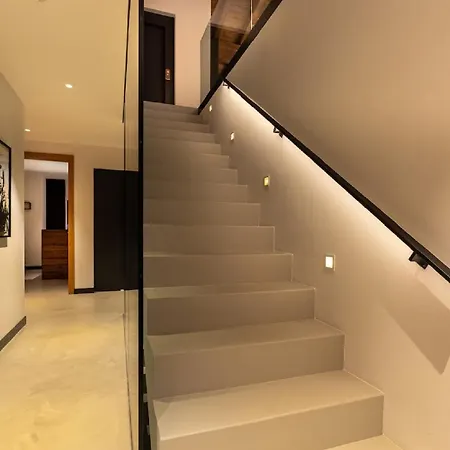 Stunning Contemporary Austrian Chalet Superb Views * Pressbaum